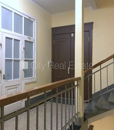 Дом во дворе, реновированный дом, благоустроенный озеленённый двор, въездные Рига - изображение 12