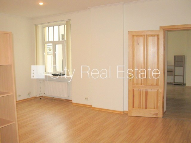 Дом во дворе, реновированный дом, закрытая территория, вход со двора, лифт, Рига - изображение 9