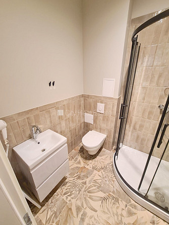 Fasādes māja, renovēta māja, ieeja no ielas, kāpņu telpa pēc kapitālā remonta, logi Rīga - foto 9