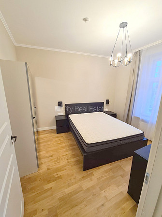 Fasādes māja, renovēta māja, ieeja no ielas, kāpņu telpa pēc kapitālā remonta, logi Rīga - foto 4