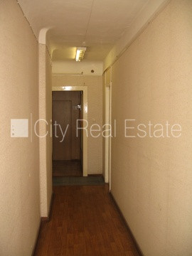 Fasādes māja, šīfera jumta segums, labiekārtots apzaļumots pagalms, iežogota teritorija, Rīga - foto 15