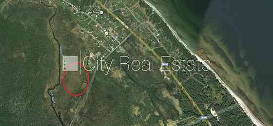 Зеленая территория, благоустроенная озеленённая территория, земля граничит с Тукумс и район