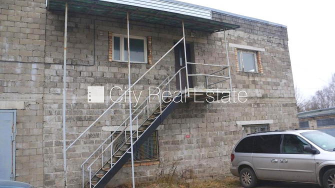 Закрытая территория, территория обнесена бетонным забором, высота въездных Рига - изображение 16