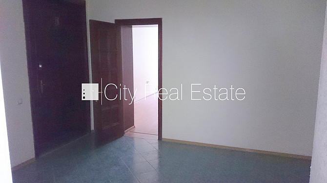 Fasādes māja, renovēta māja, ieeja no ielas, beletāža, ir lifts, kāpņu telpa pēc Rīga - foto 12