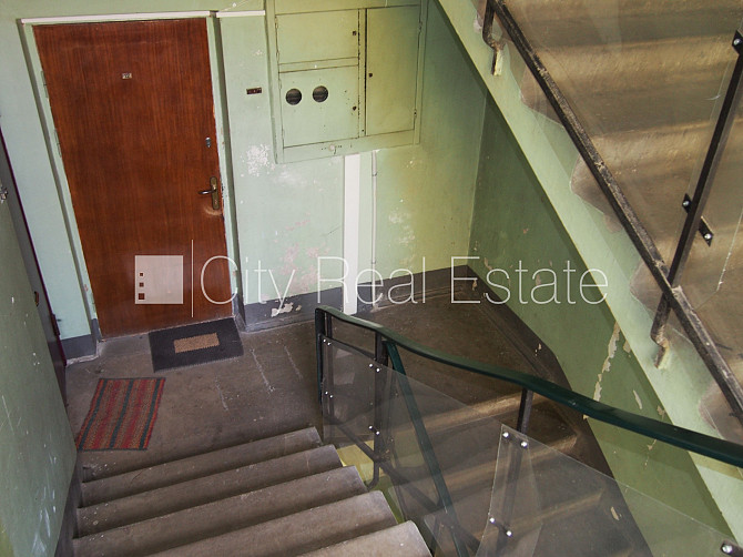 Fasādes māja, labiekārtota apzaļumota teritorija, iežogota teritorija, ieeja no pagalma, logi Rīga - foto 18