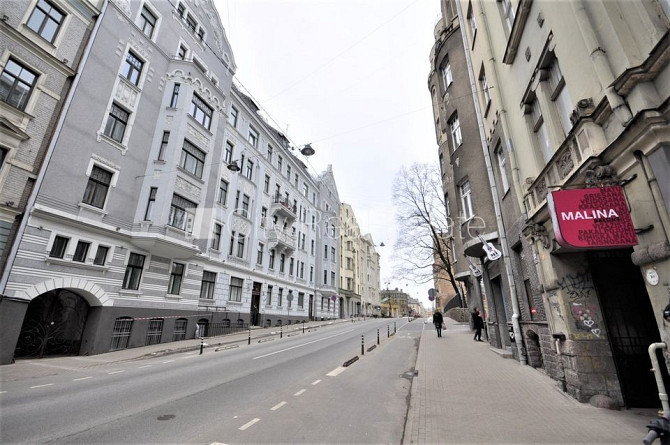 Fasādes māja, renovēta māja, slēgts pagalms, ieeja no ielas, ir lifts, kāpņu telpa pēc Rīga - foto 11