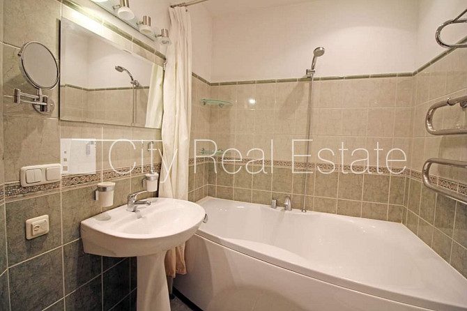 Fasādes māja, renovēta māja, slēgts pagalms, ir lifts, kāpņu telpa pēc kapitālā remonta, Rīga - foto 15