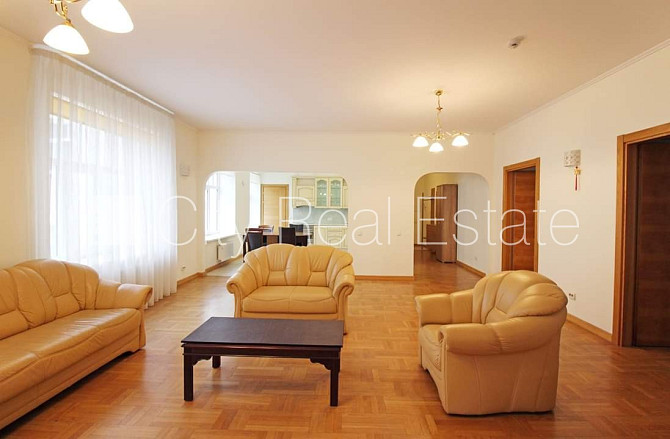 Fasādes māja, renovēta māja, slēgts pagalms, ir lifts, kāpņu telpa pēc kapitālā remonta, Rīga - foto 1