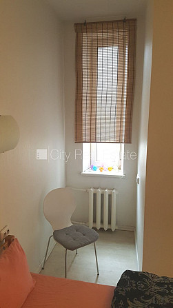 Fasādes māja, ir lifts, kāpņu telpa pēc kosmētiskā remonta, studio tipa, virtuve apvienota Rīga - foto 8