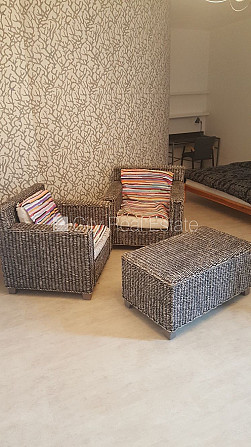 Fasādes māja, ir lifts, kāpņu telpa pēc kosmētiskā remonta, studio tipa, virtuve apvienota Rīga - foto 9