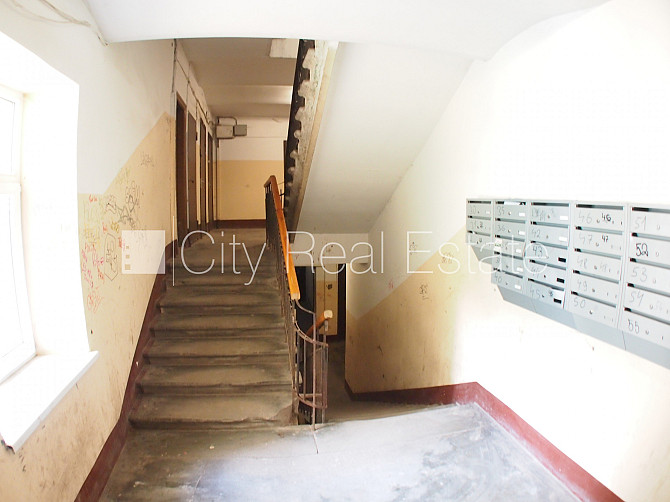 Fasādes māja, ieeja no ielas, logi vērsti uz pagalma pusi, studio tipa, virtuve apvienota ar Rīga - foto 15