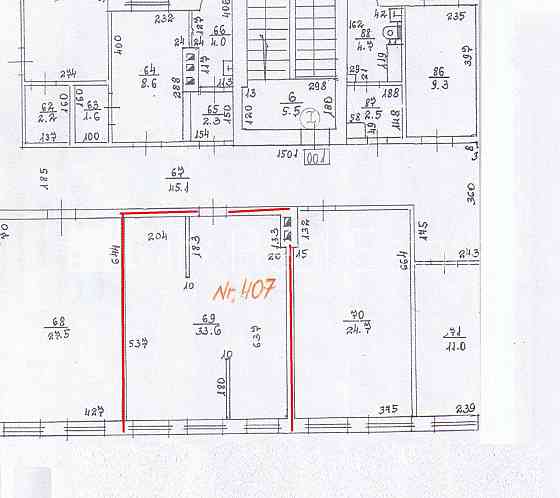 Фасадный дом, реновированный дом, вход с улицы, лестничная клетка после Рига