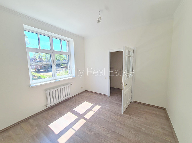 Jaunceltne, fasādes māja, labiekārtots apzaļumots pagalms, slēgts pagalms, iespēja nomāt Rīga - foto 10