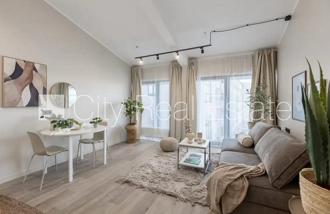 Jaunceltne, fasādes māja, ieeja no ielas, ir lifts, kāpņu telpa pēc kapitālā remonta, logi Rīga - foto 14