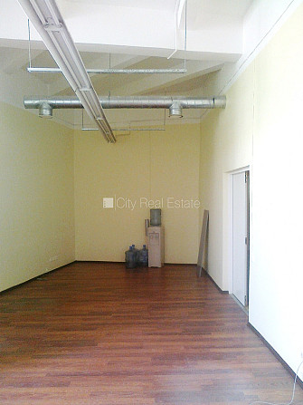 Реновированный дом, место для машины, объект охраняет физическая охрана, Рига - изображение 2