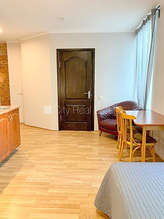 Фасадный дом, реновированный дом, закрытый двор, вход с улицы, лестничная клетка Рига - изображение 6