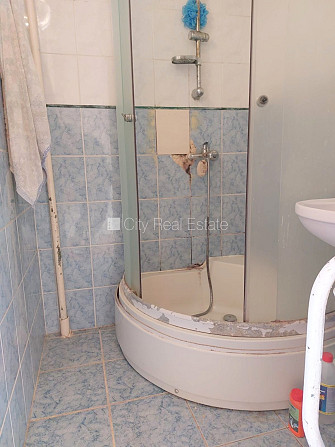 Фасадный дом, кирпичные стены, благоустроенный озеленённый двор, лестничная Тукумс и район - изображение 14