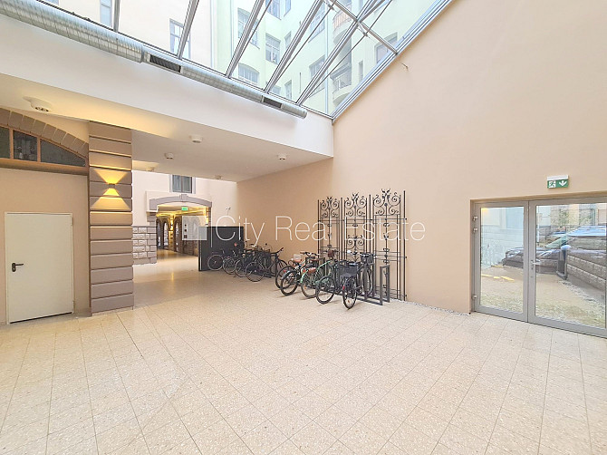 Fasādes māja, renovēta māja, slēgts pagalms, ieeja no ielas un pagalma, ir lifts, kāpņu Rīga - foto 15