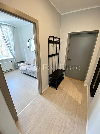 Pagalma ēka, renovēta māja, slēgts pagalms, ieeja no ielas un pagalma, kāpņu telpa pēc Rīga - foto 14