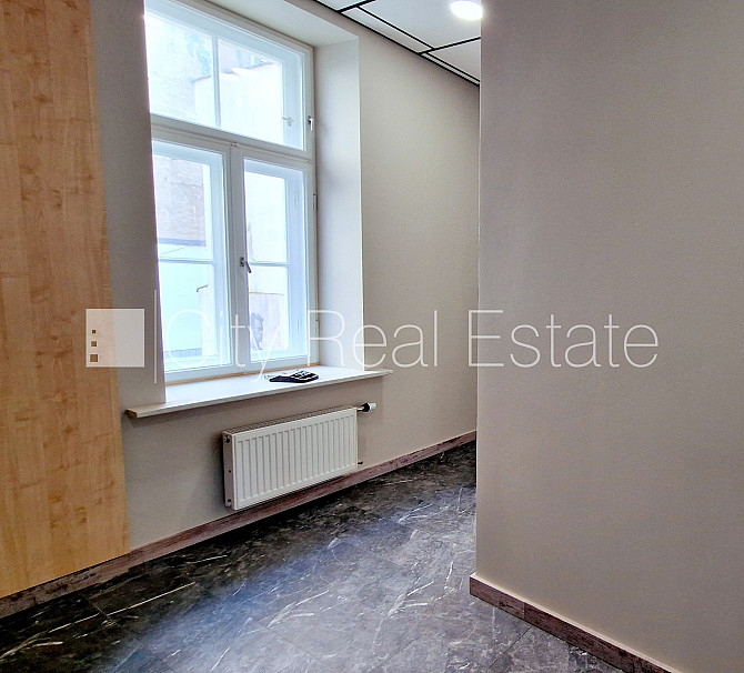 Fasādes māja, renovēta māja, labiekārtota apzaļumota teritorija, bruģēts piebraucamais Rīga - foto 9