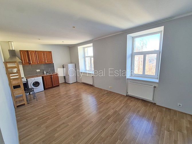 Fasādes māja, renovēta māja, slēgts pagalms, ieeja no ielas un pagalma, kāpņu telpa pēc Rīga - foto 2