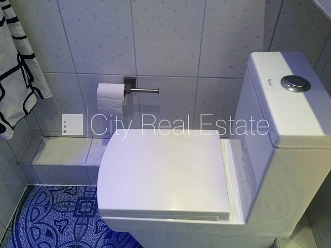 Fasādes māja, renovēta māja, ieeja no ielas, ir lifts, kāpņu telpa pēc kapitālā remonta, Rīga - foto 10