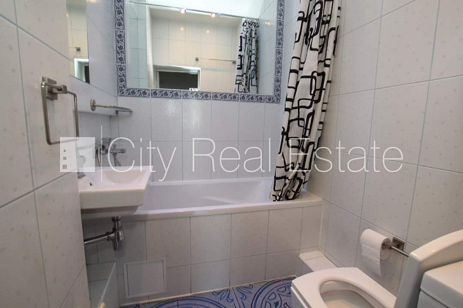 Fasādes māja, renovēta māja, ieeja no ielas, ir lifts, kāpņu telpa pēc kapitālā remonta, Rīga - foto 9