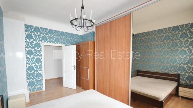 Fasādes māja, renovēta māja, ieeja no ielas, ir lifts, kāpņu telpa pēc kapitālā remonta, Rīga - foto 8