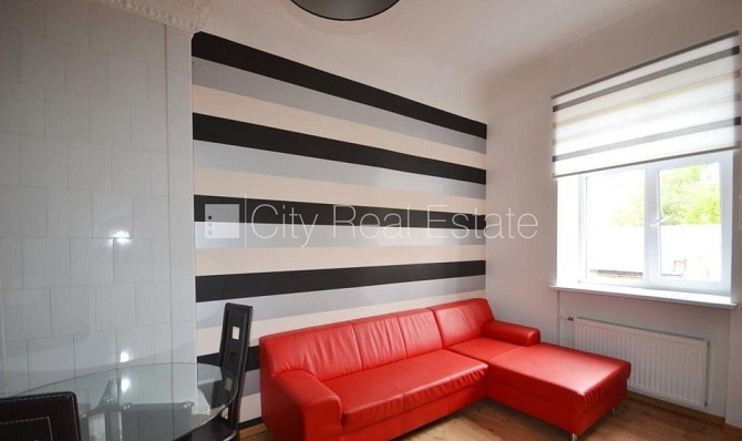 Fasādes māja, renovēta māja, ieeja no ielas, ir lifts, kāpņu telpa pēc kapitālā remonta, Rīga - foto 5