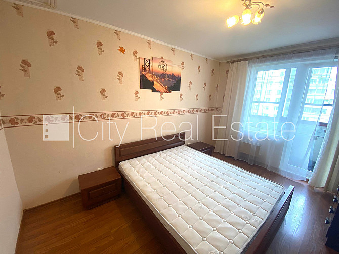 Fasādes māja, labiekārtots apzaļumots pagalms, vieta automašīnai, ir lifts, lodžija, logi Rīga - foto 1