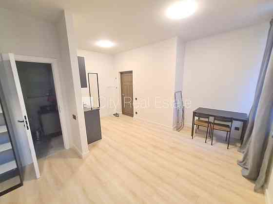 Фасадный дом, реновированный дом, закрытый двор, вход с улицы и со двора, Rīga