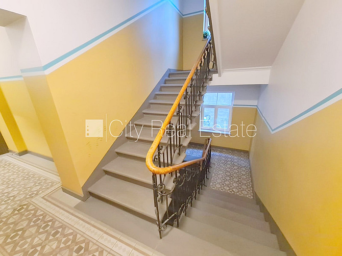 Fasādes māja, renovēta māja, slēgts pagalms, ieeja no ielas un pagalma, kāpņu telpa pēc Rīga - foto 19