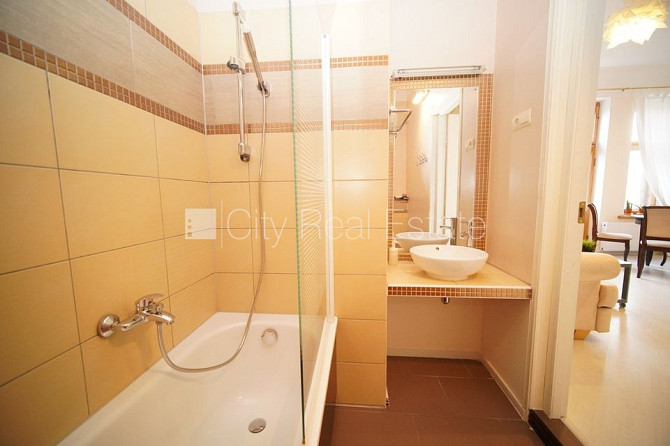 Фасадный дом, реновированный дом, вход с улицы, лифт, лестничная клетка после Рига - изображение 20