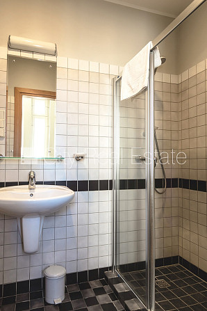 Фасадный дом, реновированный дом, благоустроенная озеленённая территория, Рига - изображение 5