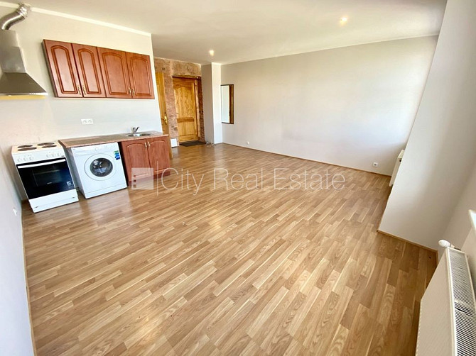 Pagalma ēka, renovēta māja, labiekārtots apzaļumots pagalms, slēgts pagalms, ieeja no Rīga - foto 2