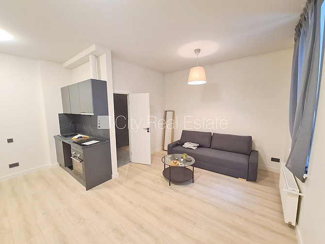 Fasādes māja, renovēta māja, slēgts pagalms, ieeja no ielas un pagalma, kāpņu telpa pēc Rīga - foto 1