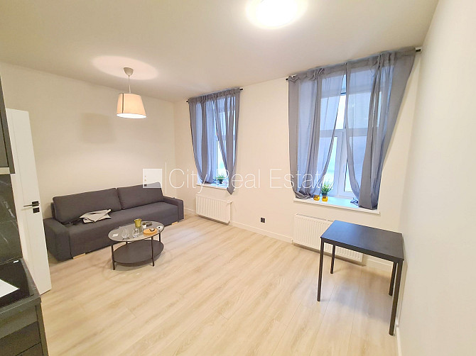 Fasādes māja, renovēta māja, slēgts pagalms, ieeja no ielas un pagalma, kāpņu telpa pēc Rīga - foto 3