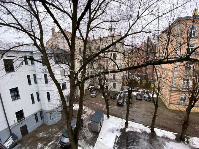 Pagalma ēka, renovēta māja, slēgts pagalms, ieeja no ielas un pagalma, kāpņu telpa pēc Rīga - foto 9