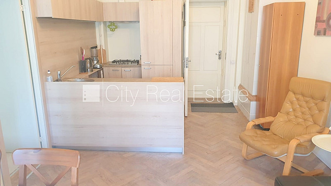 Fasādes māja, renovēta māja, ieeja no ielas, ir lifts, kāpņu telpa pēc kosmētiskā remonta, Rīga - foto 12