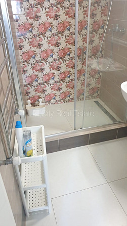 Fasādes māja, renovēta māja, ieeja no ielas, ir lifts, kāpņu telpa pēc kosmētiskā remonta, Rīga - foto 19