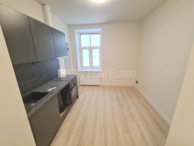 Здание во дворе, реновированный дом, закрытая территория, вход с улицы и со двора, Рига - изображение 2