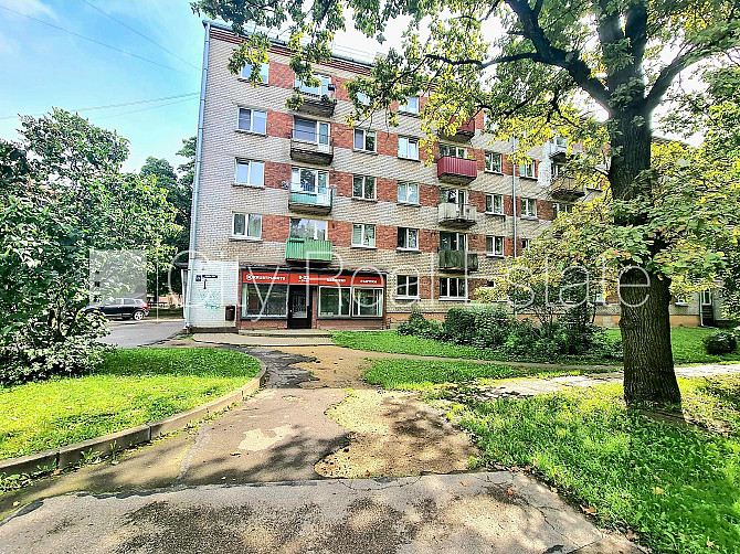 Fasādes māja, ieeja no ielas un pagalma, telpas izolētas, centrālā apkure, lielie skatlogi, Rīga - foto 1