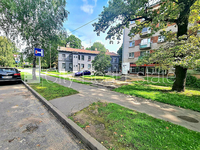 Fasādes māja, ieeja no ielas un pagalma, telpas izolētas, centrālā apkure, lielie skatlogi, Rīga - foto 3