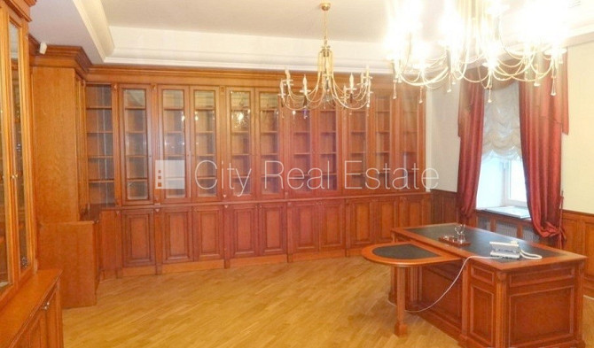 Фасадный дом, вход с улицы, лестничная клетка после косметического ремонта, окна Рига - изображение 2