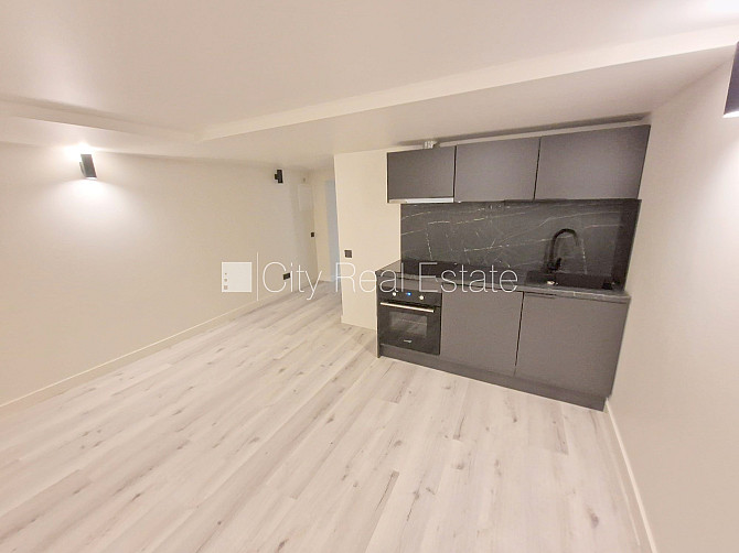 Fasādes māja, renovēta māja, slēgts pagalms, ieeja no ielas, puspagrabs, kāpņu telpa pēc Rīga - foto 6