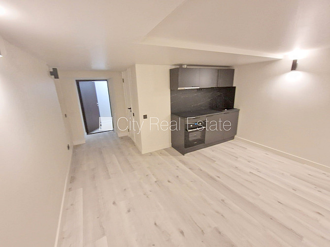 Fasādes māja, renovēta māja, slēgts pagalms, ieeja no ielas, puspagrabs, kāpņu telpa pēc Rīga - foto 2