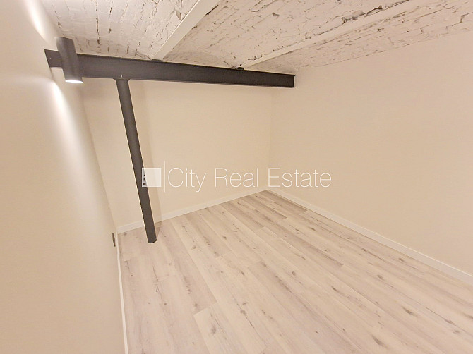 Fasādes māja, renovēta māja, slēgts pagalms, ieeja no ielas, puspagrabs, kāpņu telpa pēc Rīga - foto 7