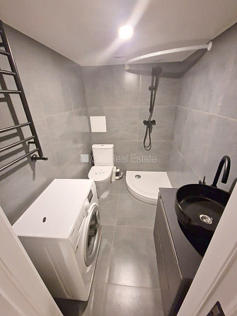 Fasādes māja, renovēta māja, slēgts pagalms, ieeja no ielas, puspagrabs, kāpņu telpa pēc Rīga - foto 9