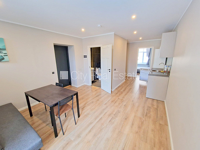 Pagalma ēka, renovēta māja, slēgts pagalms, ieeja no ielas un pagalma, kāpņu telpa pēc Rīga - foto 1