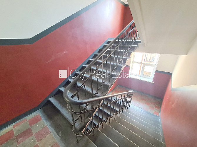 Pagalma ēka, renovēta māja, slēgts pagalms, ieeja no ielas un pagalma, kāpņu telpa pēc Rīga - foto 15